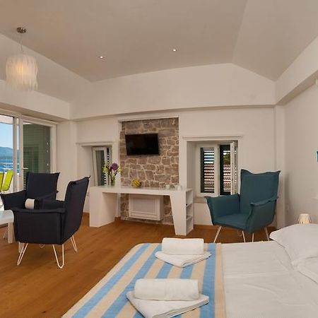 Villa Majestic With Heated Pool And Rooftop Terrace Bol Room photo