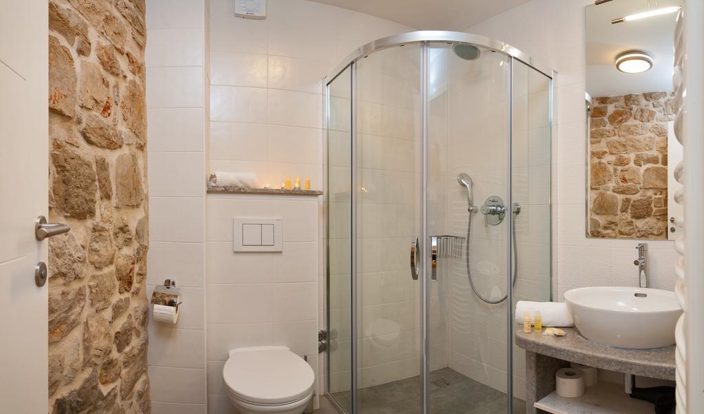 Villa Majestic With Heated Pool And Rooftop Terrace Bol Room photo