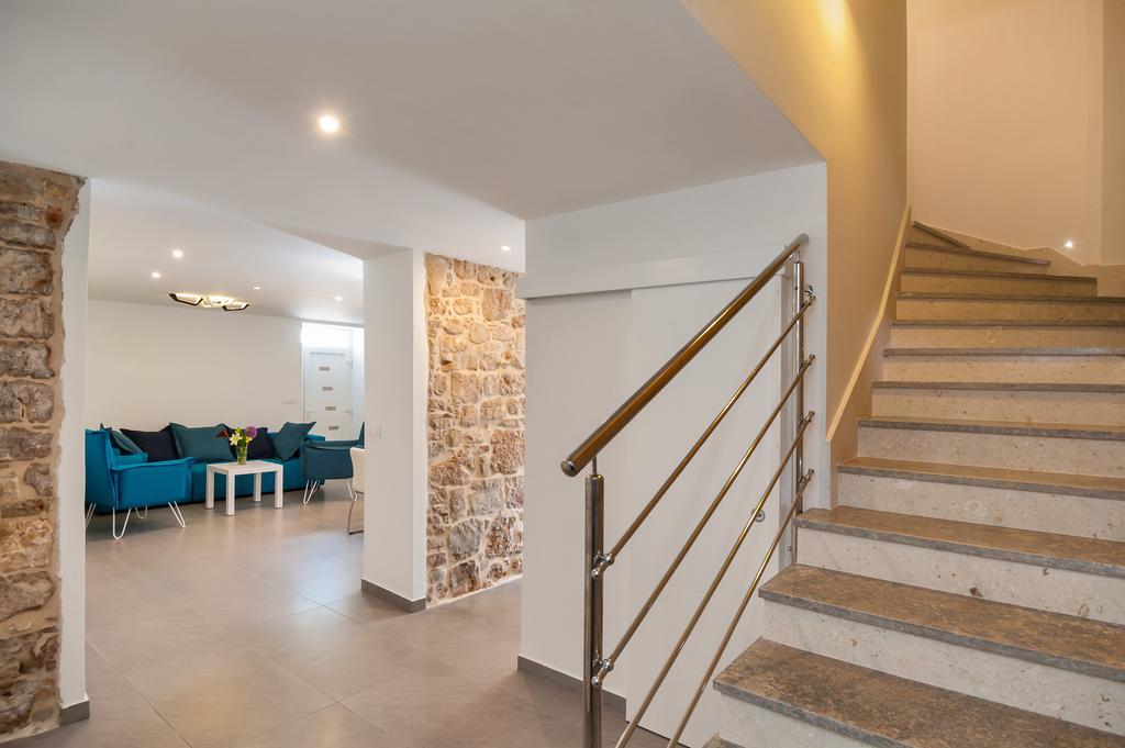 Villa Majestic With Heated Pool And Rooftop Terrace Bol Room photo